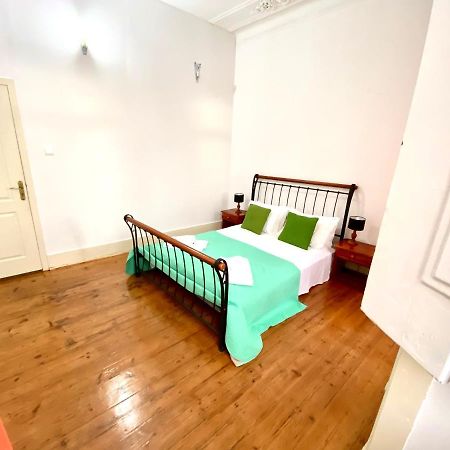 Artdeco Chiado 4 - Large Comfortable Double Room With Shared Bathroom Lisboa Exteriör bild