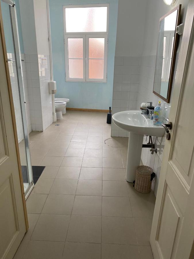 Artdeco Chiado 4 - Large Comfortable Double Room With Shared Bathroom Lisboa Exteriör bild