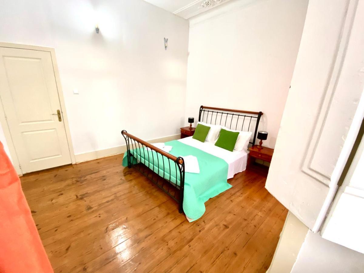 Artdeco Chiado 4 - Large Comfortable Double Room With Shared Bathroom Lisboa Exteriör bild